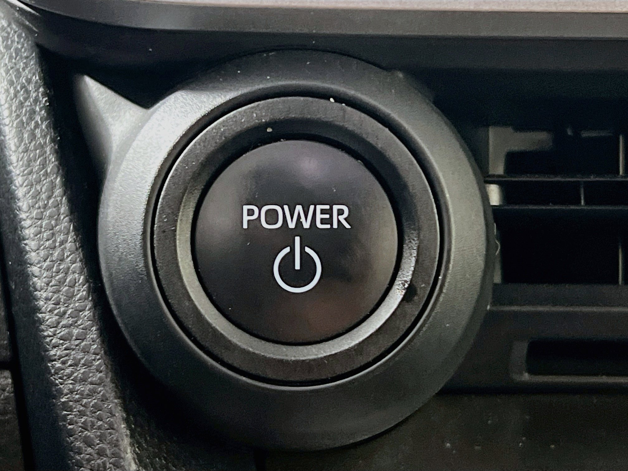 Used 2024 Toyota Prius LE FWD image 23