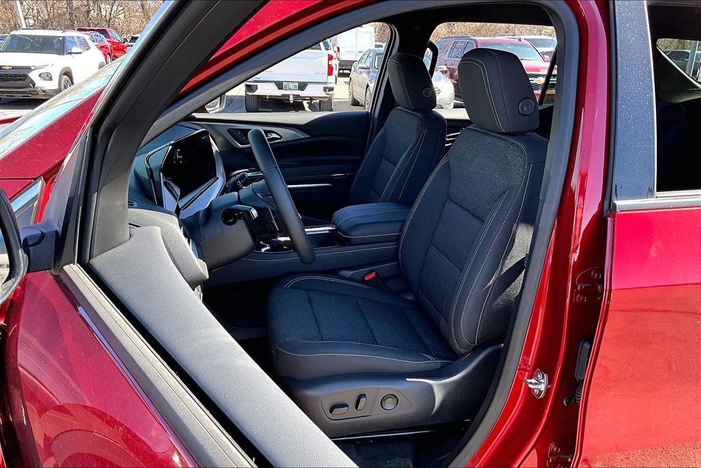 New 2025 Chevrolet Traverse LT w/ Driver Confidence Package image 9