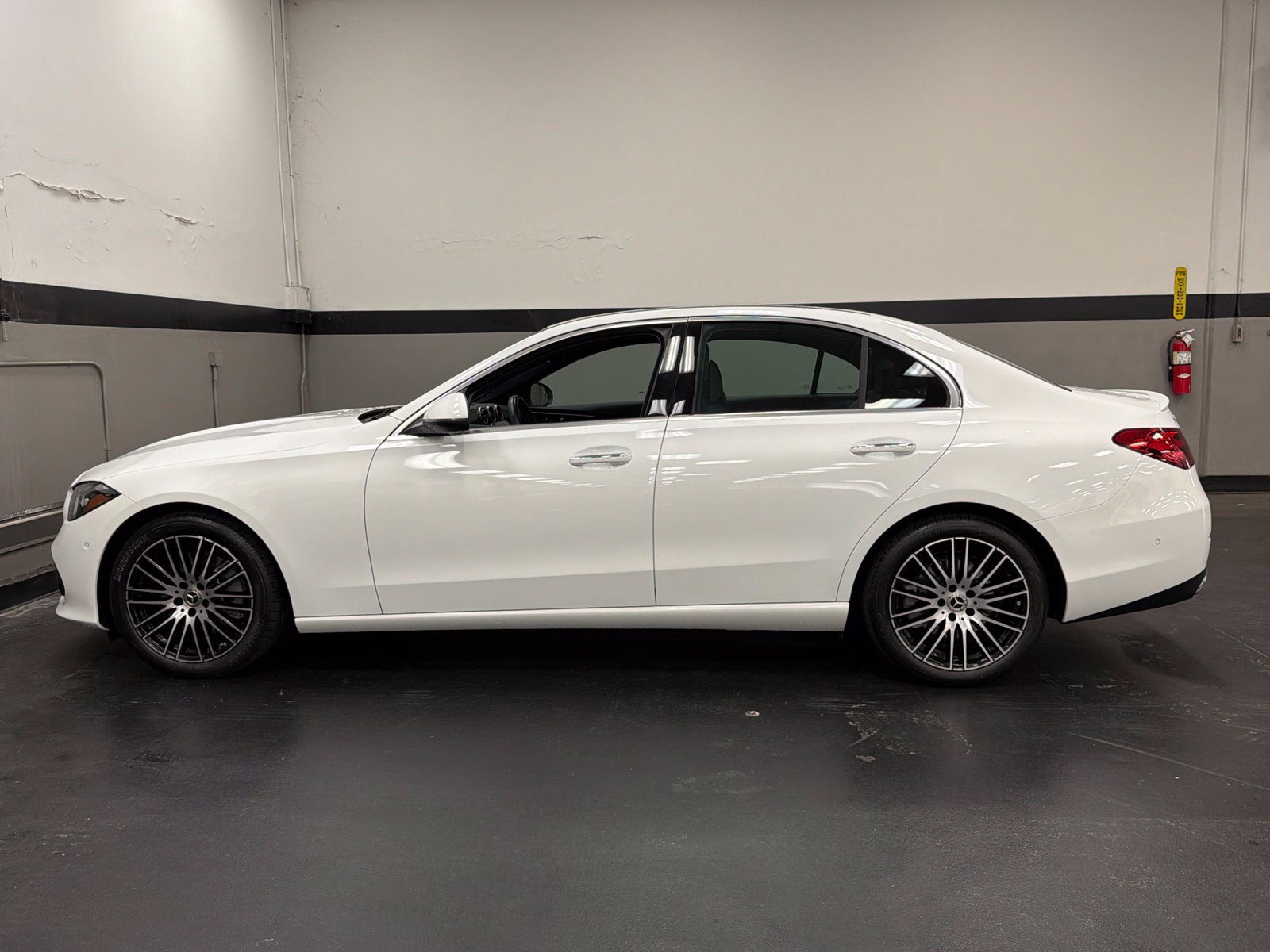 Used 2023 Mercedes-Benz C 300 Sedan image 10