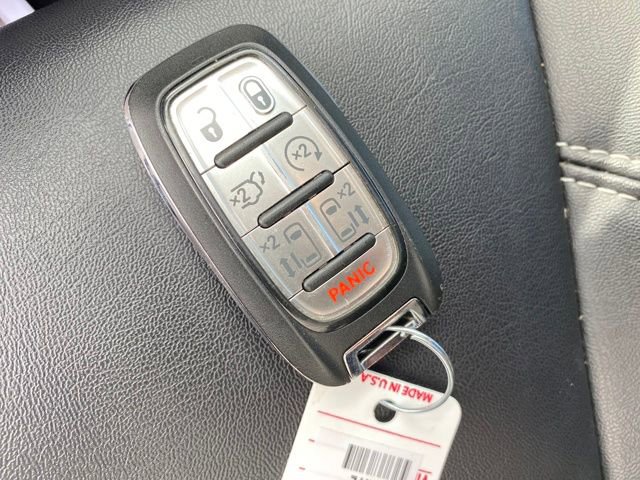 Used 2024 Chrysler Pacifica Touring-L image 23