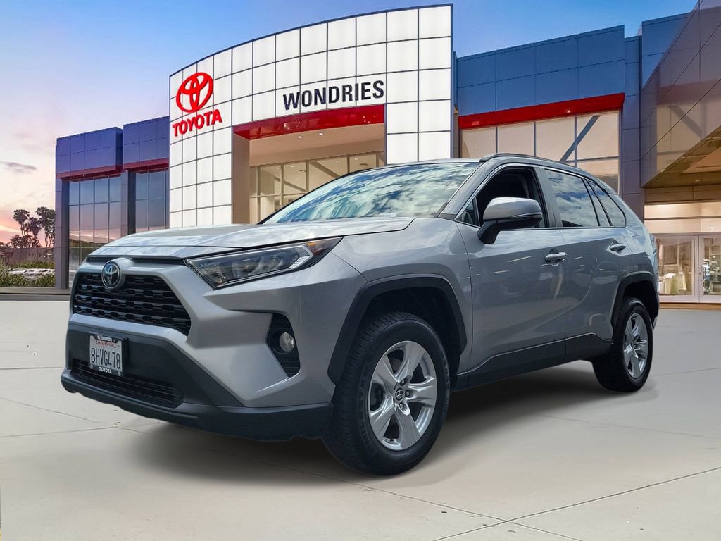 Used 2019 Toyota RAV4 XLE FWD image 2