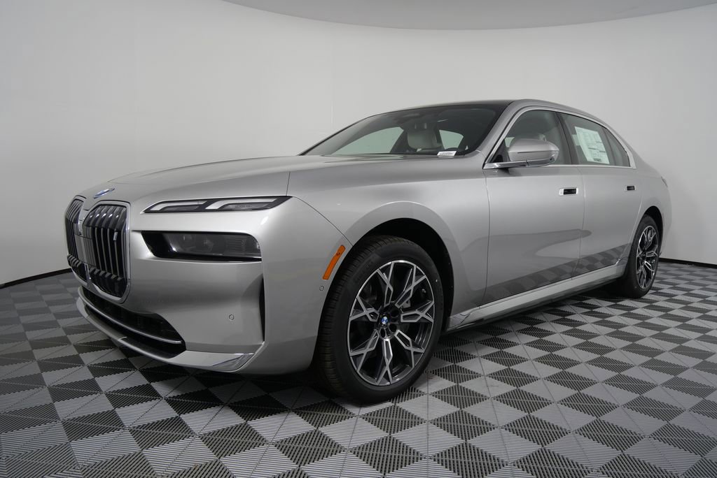 Used 2025 BMW i7 xDrive60 w/ Premium Package image 8