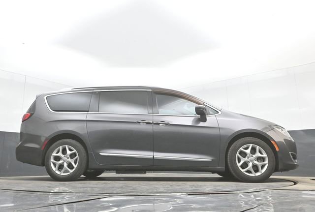 Used 2017 Chrysler Pacifica Touring-L Plus w/ Tire & Wheel Group FWD image 34