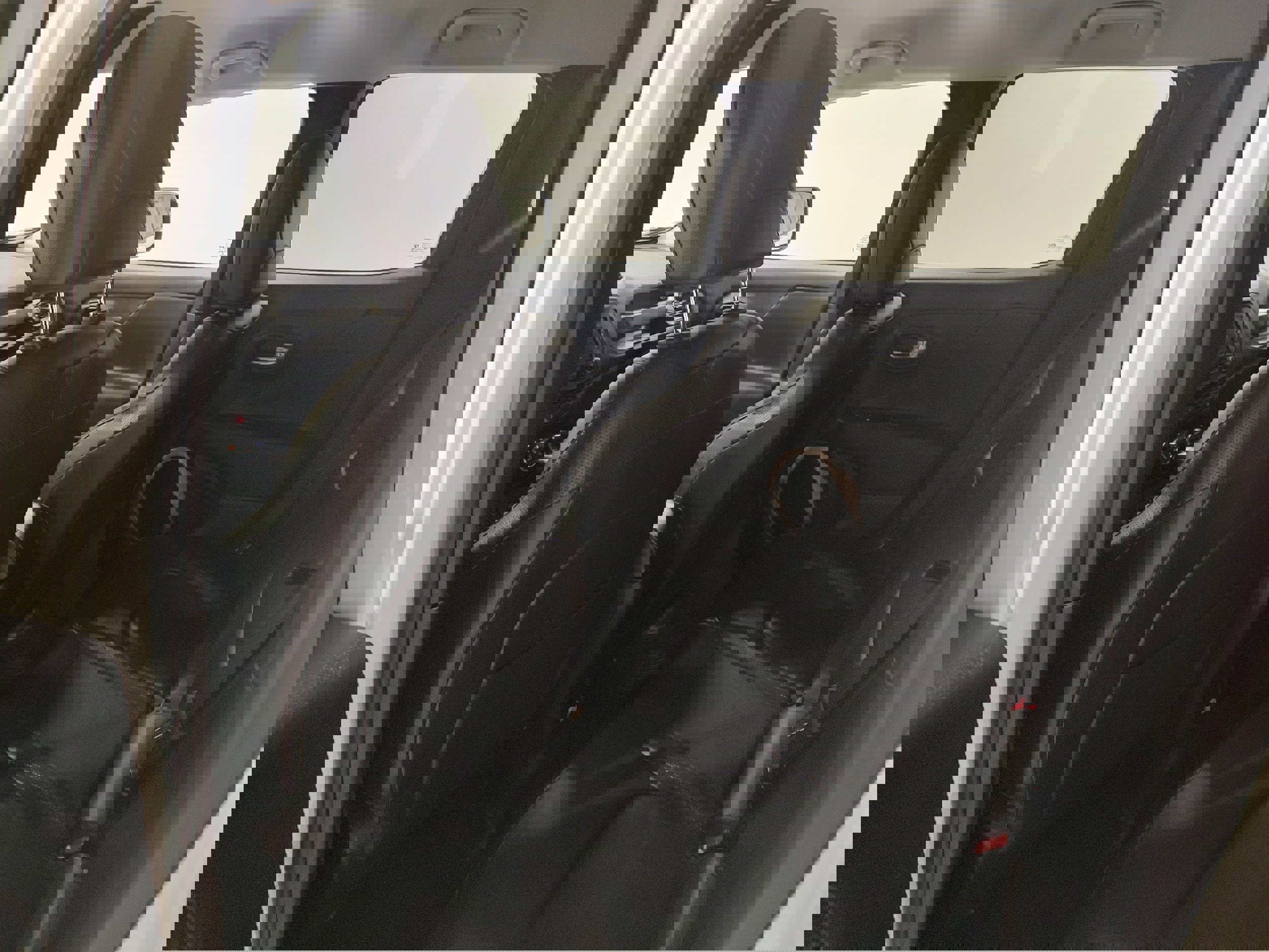 Used 2017 Jeep Renegade Limited image 11