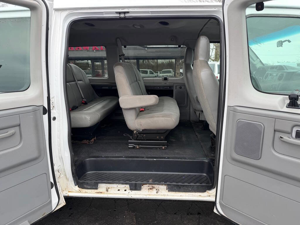 Used 2009 Ford E-350 and Econoline 350 Extended Wagon Super Duty image 12