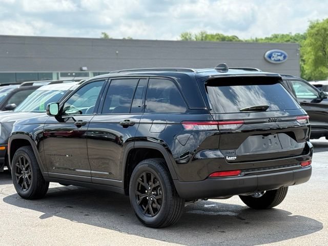 Used 2025 Jeep Grand Cherokee Altitude AWD/4WD image 46