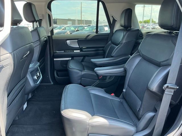 Used 2025 Ford Expedition Platinum AWD/4WD image 18