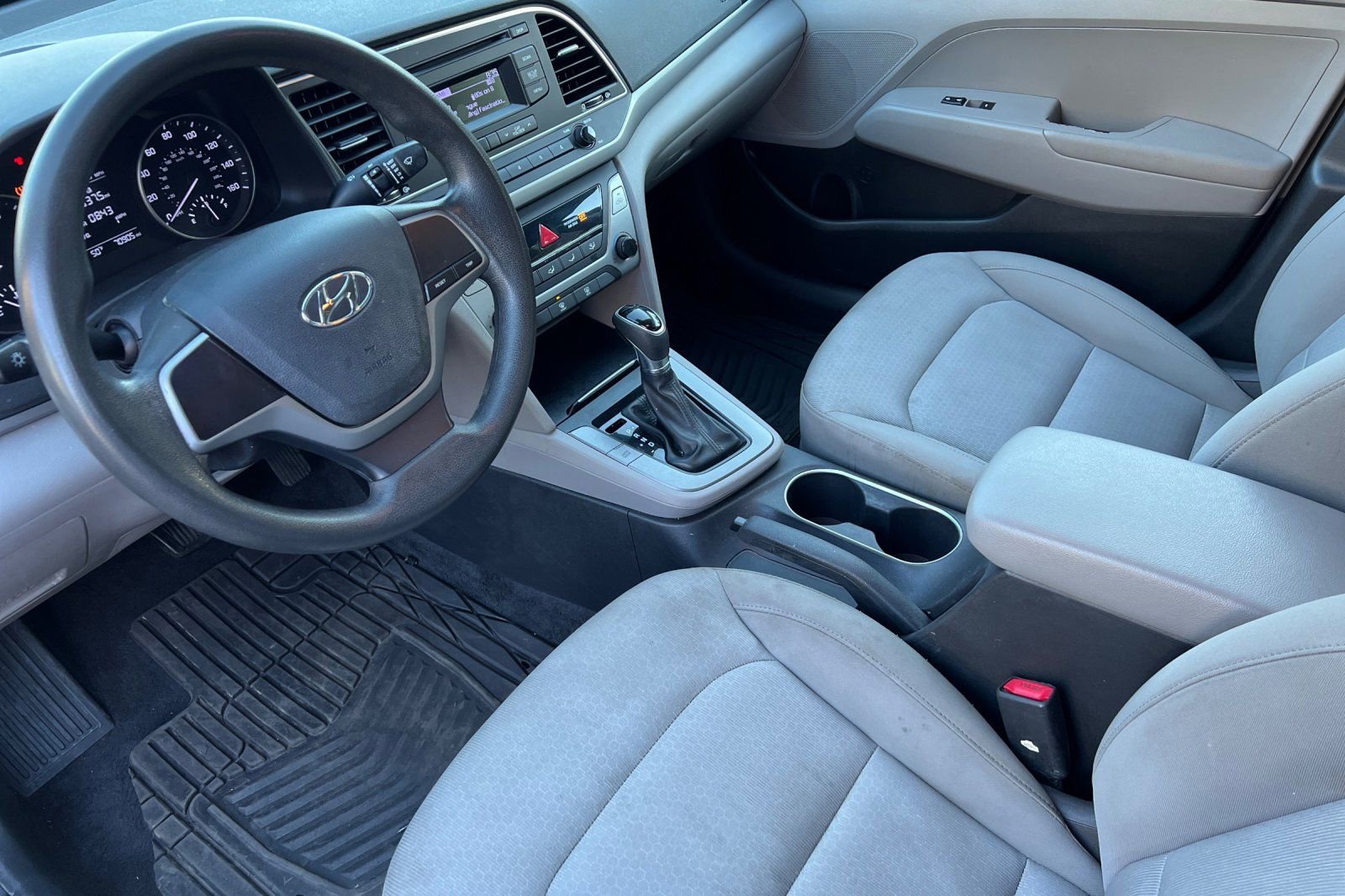 Used 2017 Hyundai Elantra SE image 11