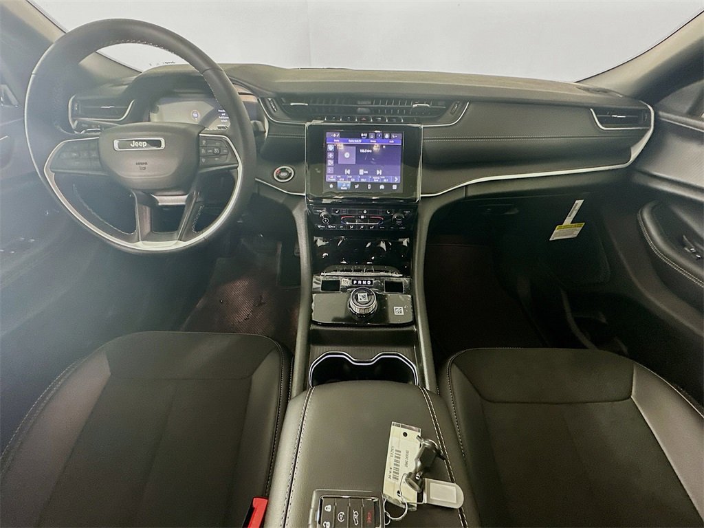 New 2025 Jeep Grand Cherokee Altitude image 9