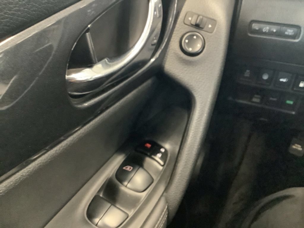 Used 2020 Nissan Rogue SV AWD/4WD image 18
