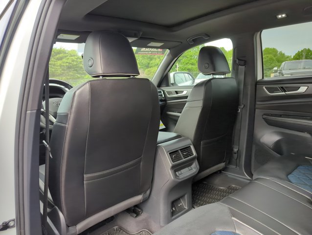 Used 2025 Volkswagen Atlas Cross Sport SEL Premium R-Line AWD/4WD image 18