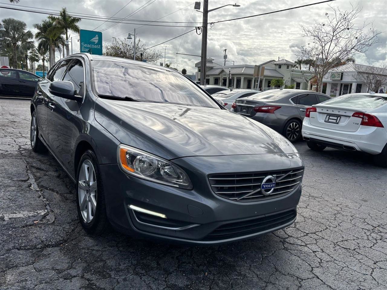 Used 2017 Volvo V60 T5 Premier w/ Convenience Package image 8