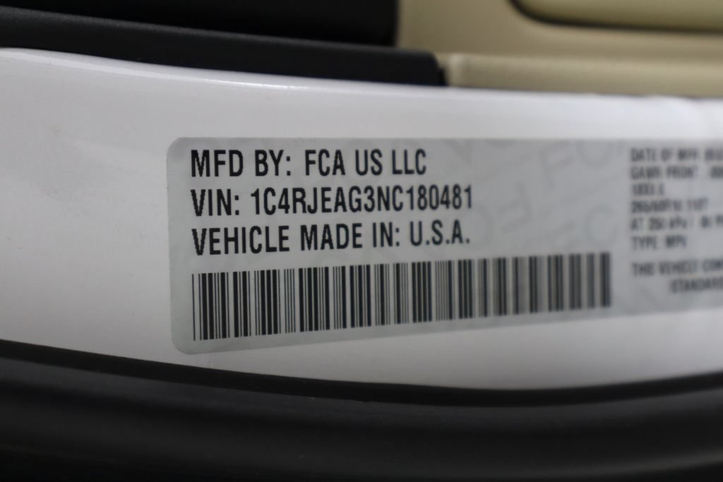 Used 2022 Jeep Grand Cherokee Laredo E RWD image 40