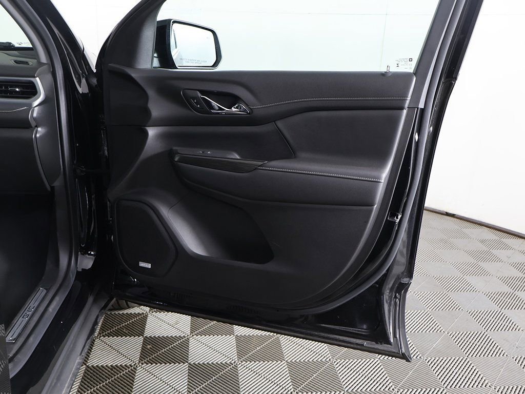 Used 2023 GMC Acadia SLT w/ Elevation Edition image 26