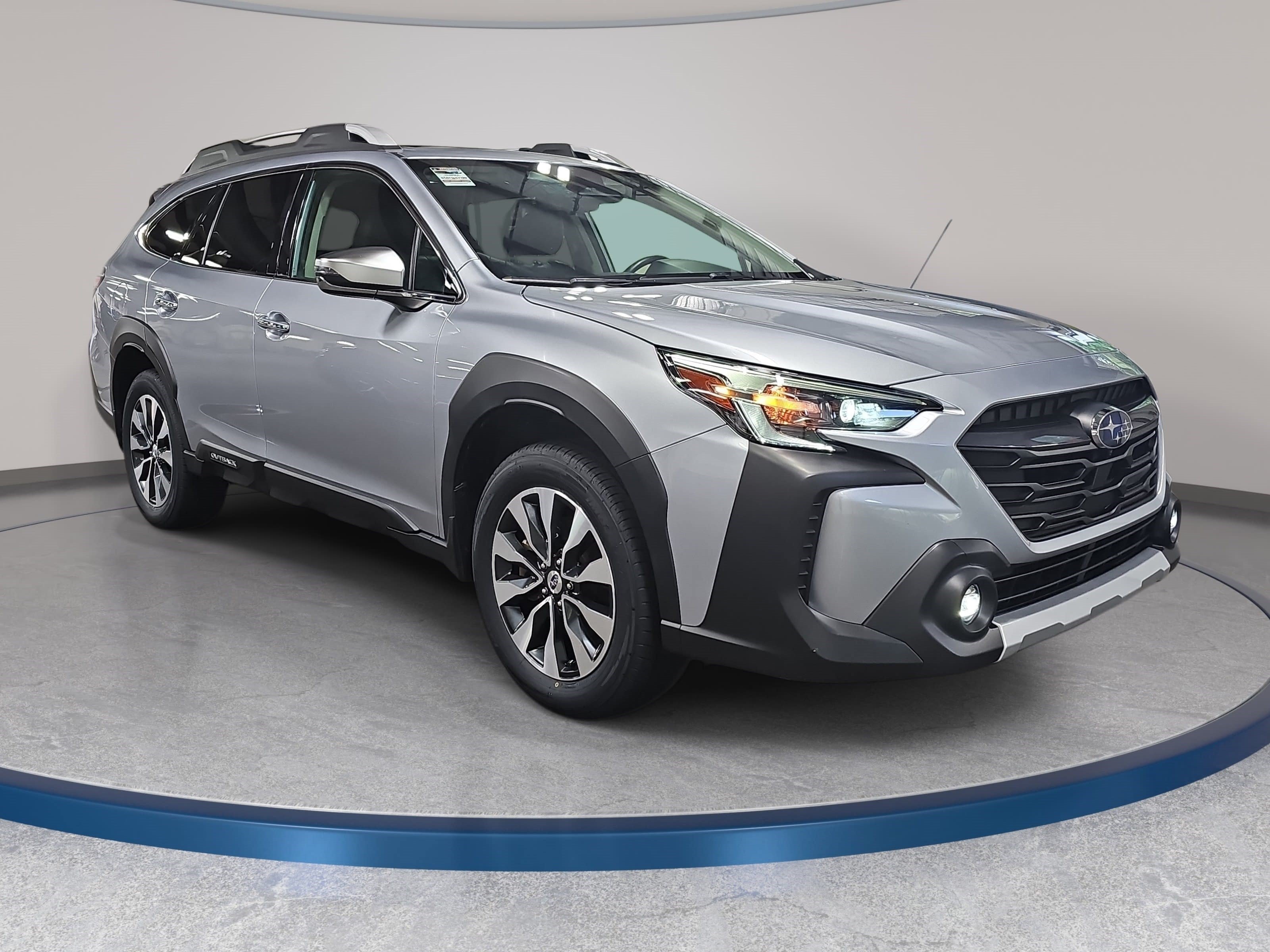 Used 2025 Subaru Outback Touring AWD/4WD image 3