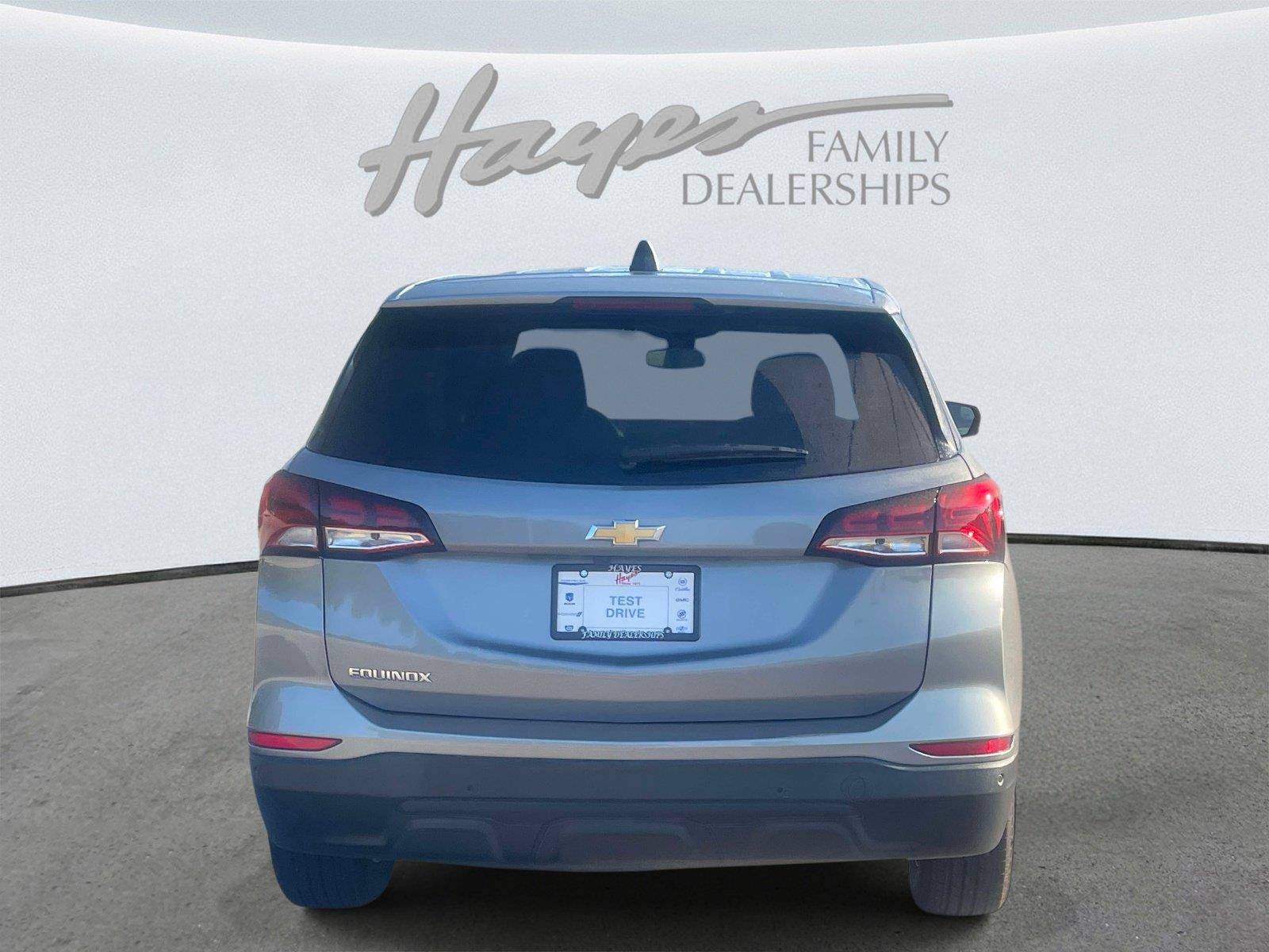 Used 2024 Chevrolet Equinox LS w/ LS Convenience Package FWD image 4