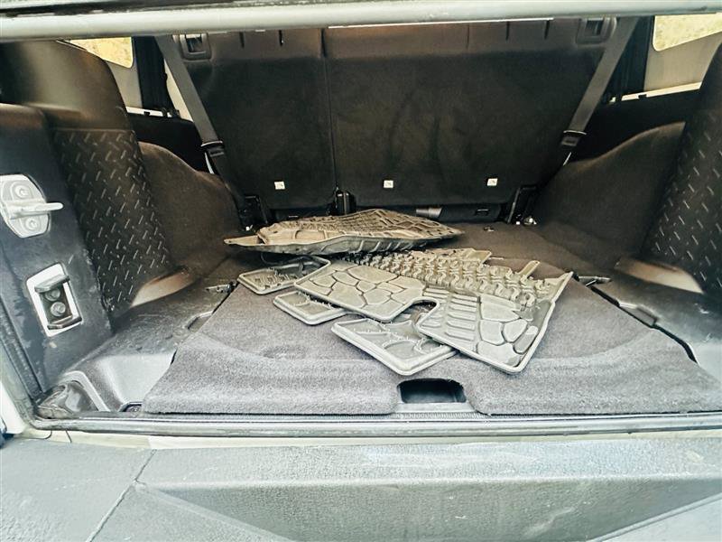 Used 2015 Jeep Wrangler Unlimited Sahara image 25