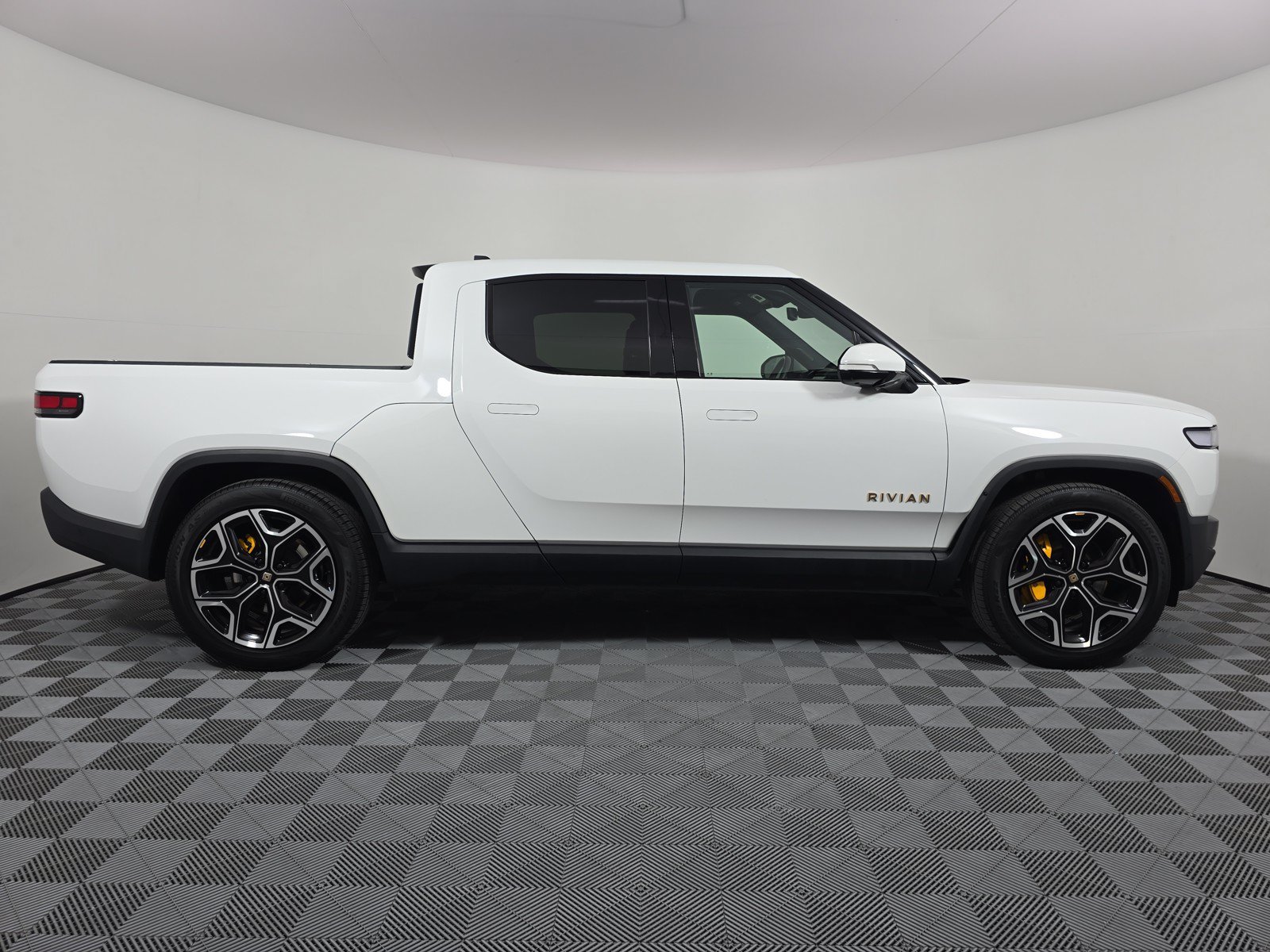 Used 2024 Rivian R1T Adventure AWD/4WD image 6