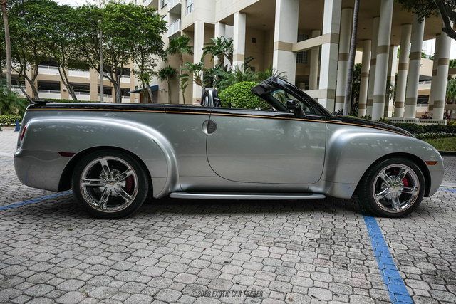 Used 2006 Chevrolet SSR w/ Preferred Equipment Group RWD image 8