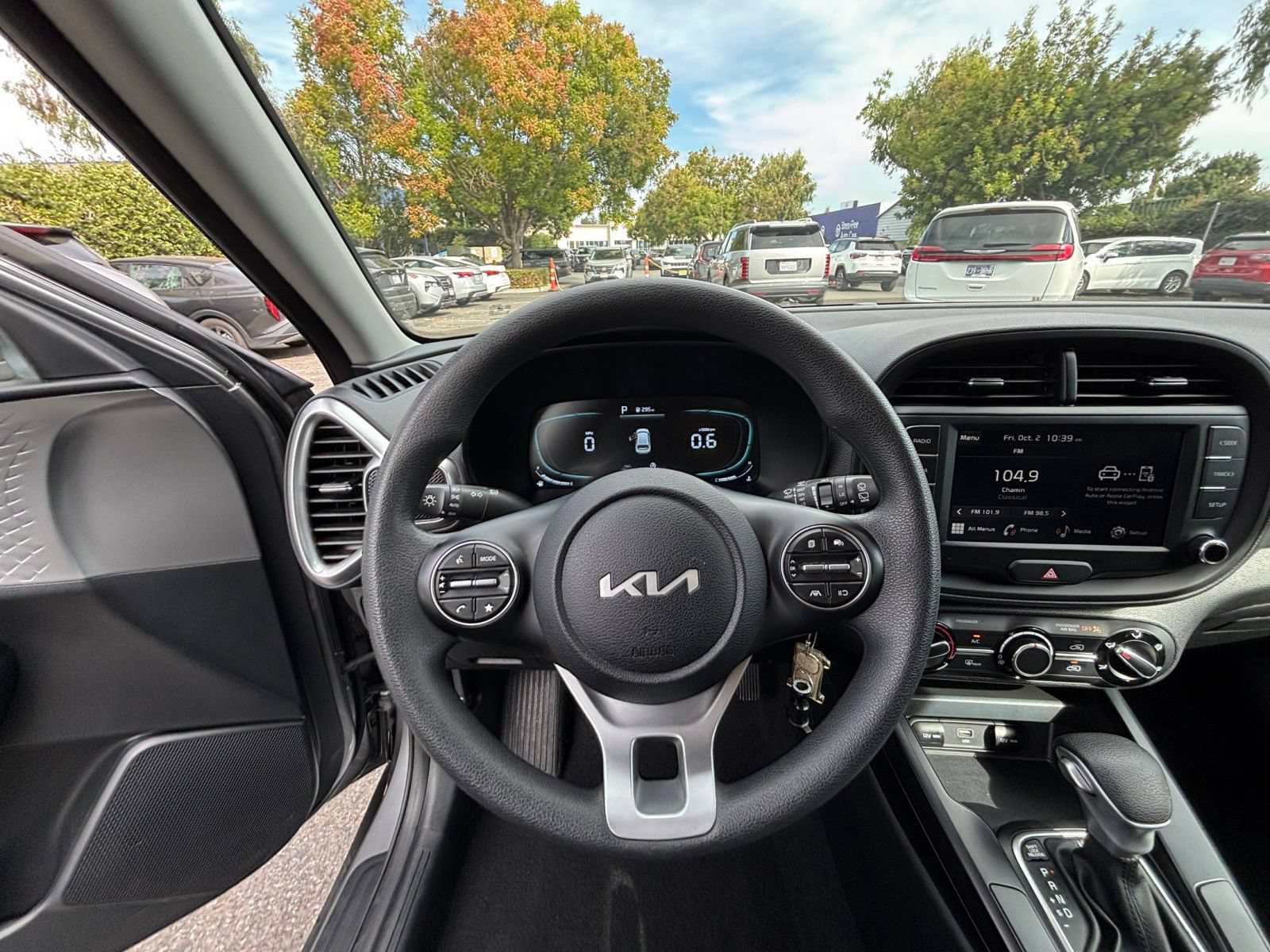 Used 2025 Kia Soul LX w/ LX Technology Package FWD image 31