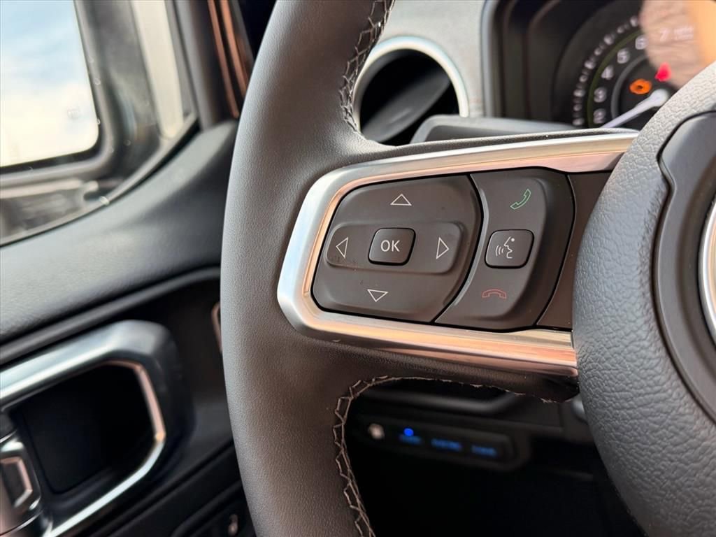 Used 2025 Jeep Wrangler Unlimited Sahara w/ Safety Group image 18