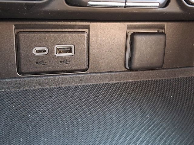 Used 2023 GMC Yukon SLT w/ SLT Premium Package image 26