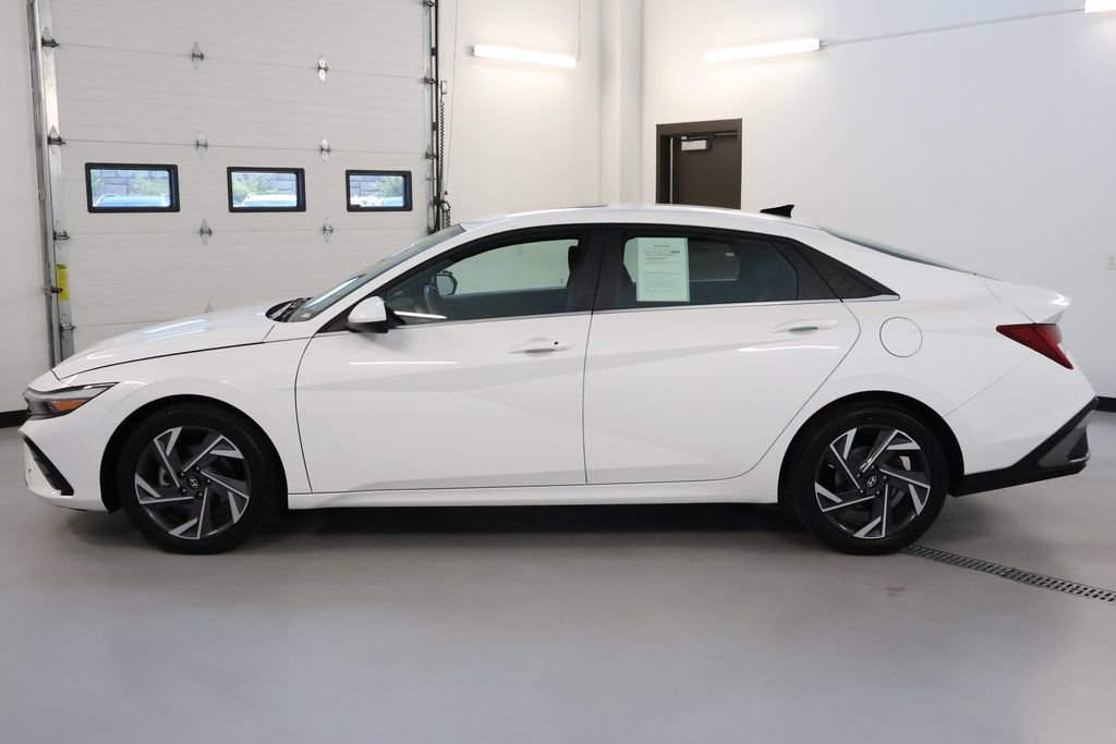 Used 2025 Hyundai Elantra SEL FWD image 4