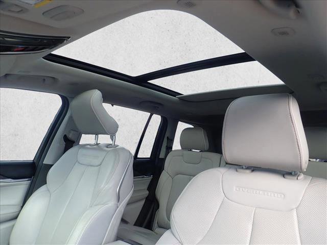Used 2022 Jeep Grand Cherokee Overland w/ Advanced Protech Group III AWD/4WD image 14