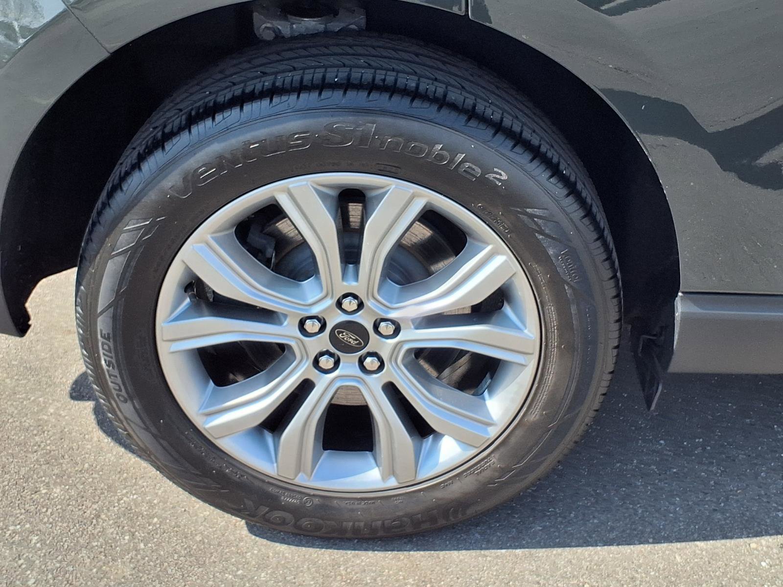 Used 2024 Ford Edge Titanium image 28