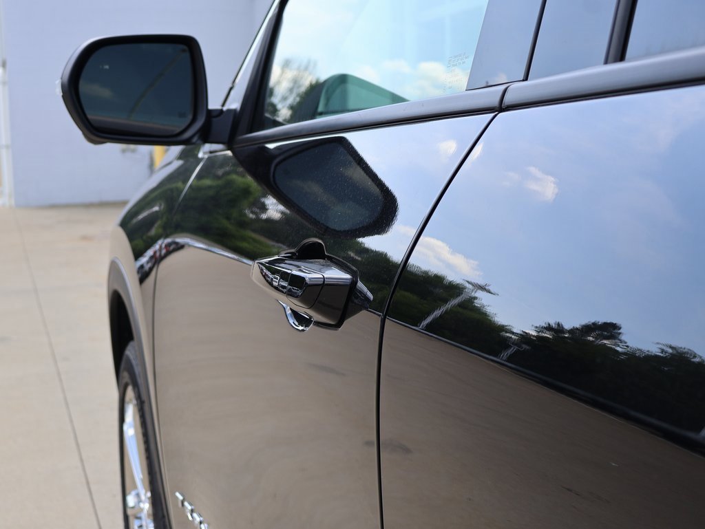 New 2025 Chevrolet Traverse LT w/ Driver Confidence Package image 10