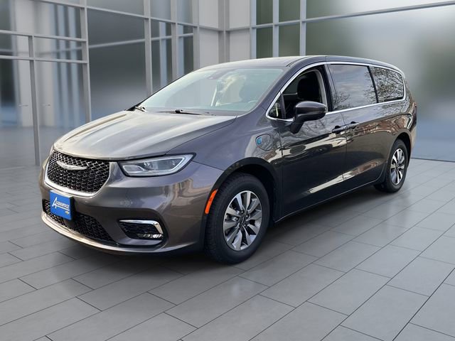 Used 2022 Chrysler Pacifica Touring-L w/ Uconnect Theater Family Group FWD image 8