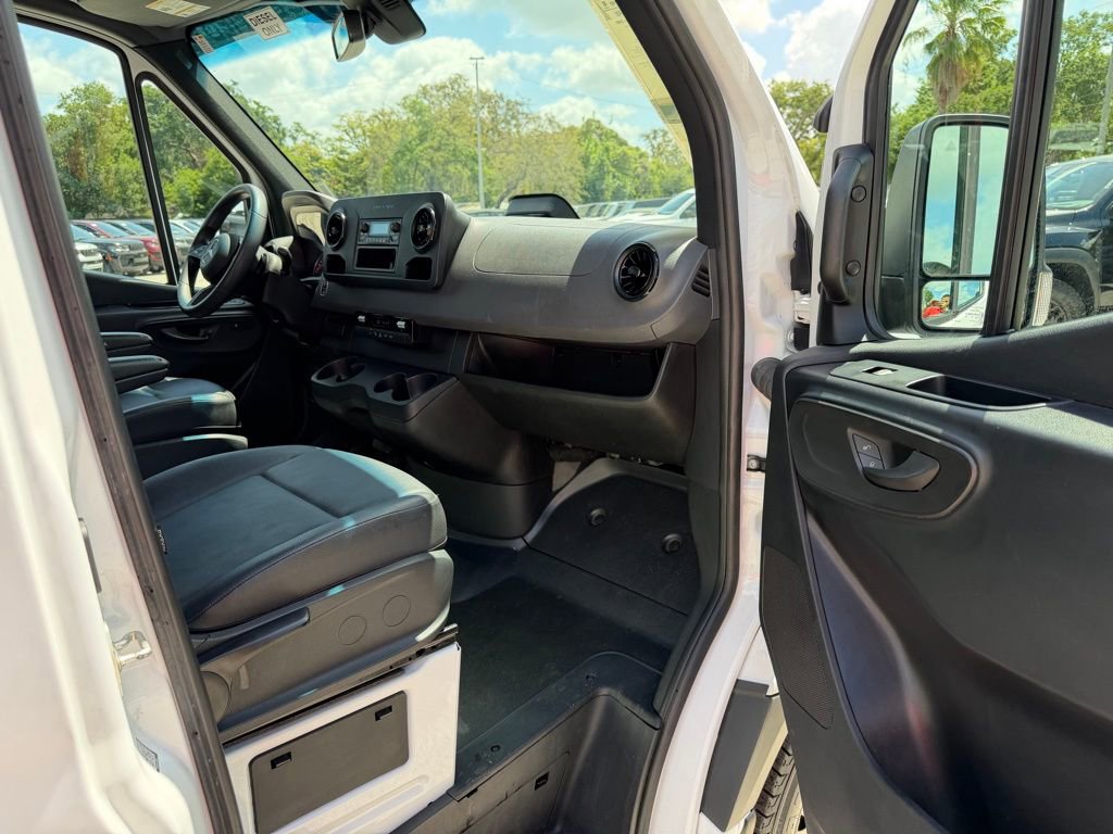 Used 2025 Mercedes-Benz Sprinter 2500 image 28
