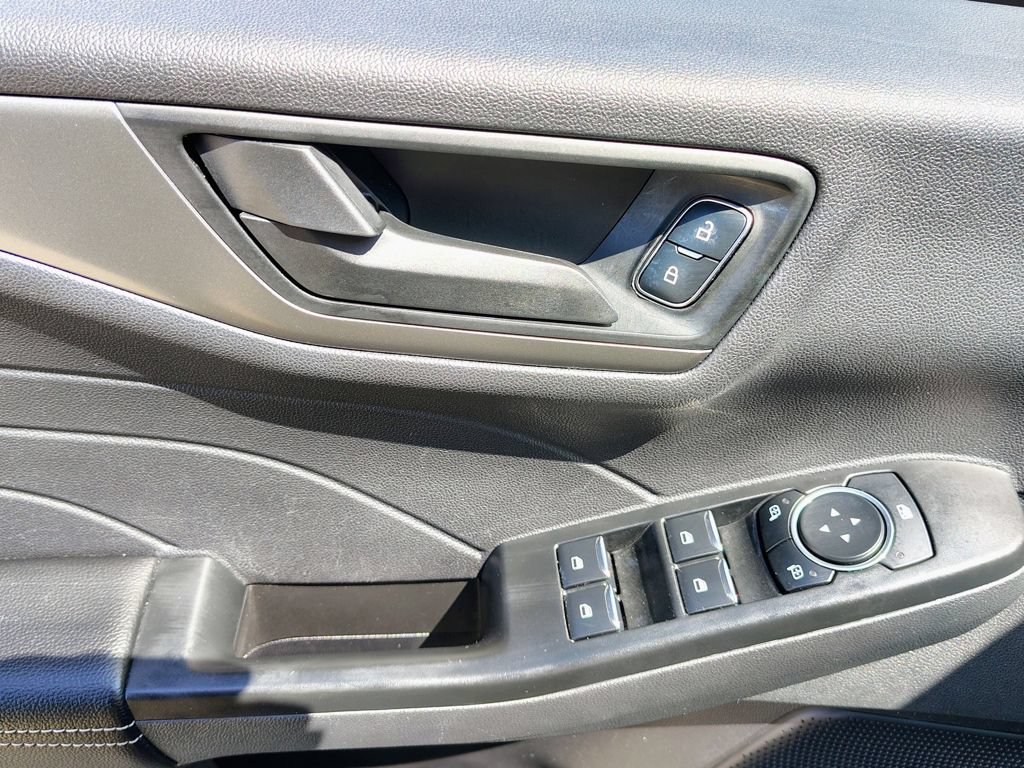 Used 2025 Ford Escape Active AWD/4WD image 16