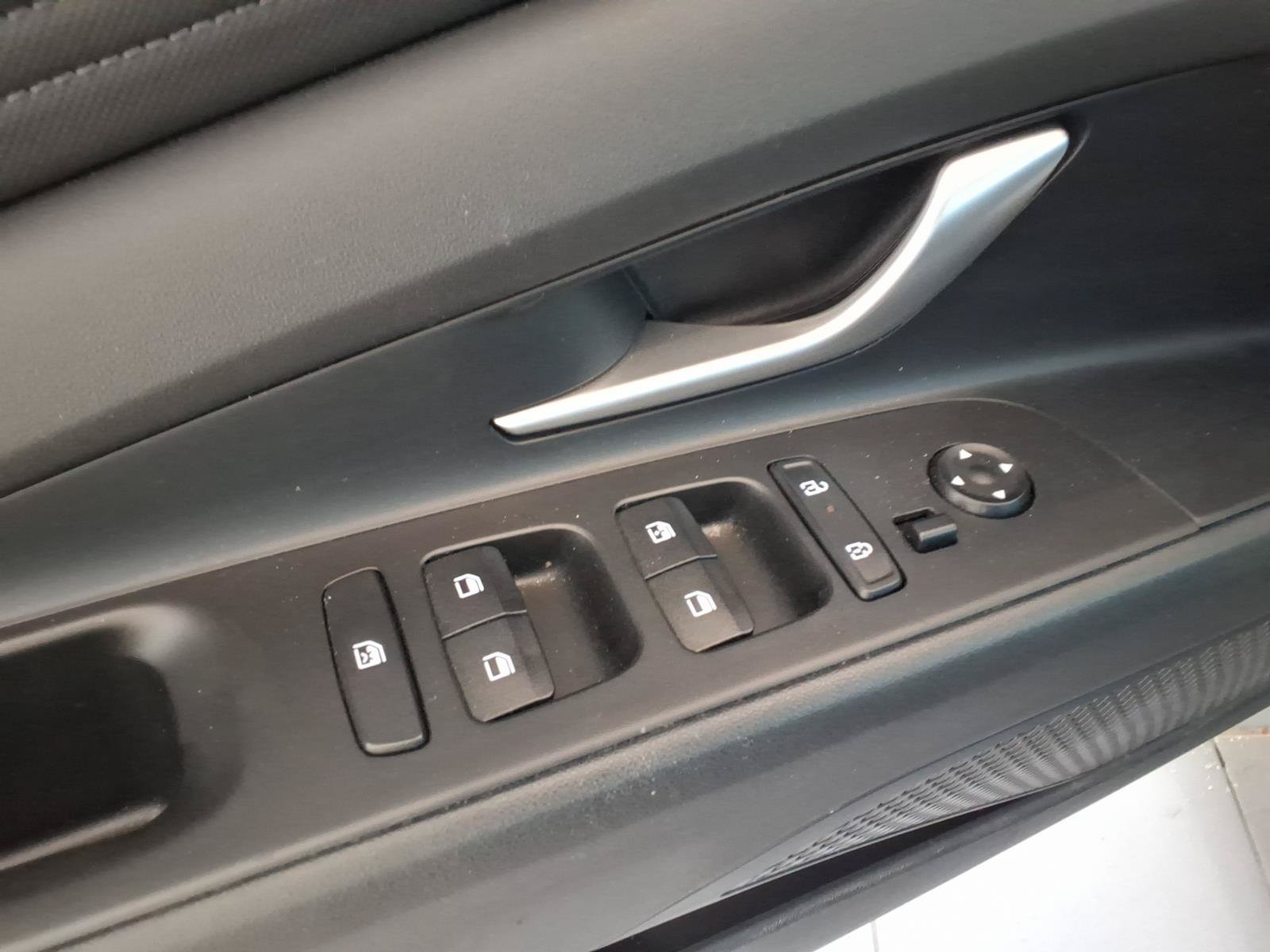 Certified 2025 Hyundai Elantra SEL FWD image 21