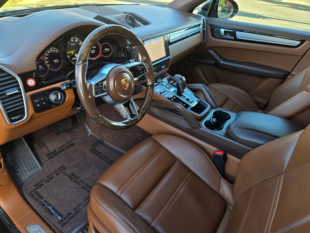 Used 2023 Porsche Cayenne Platinum Edition w/ Premium Package Plus (PIA) image 13