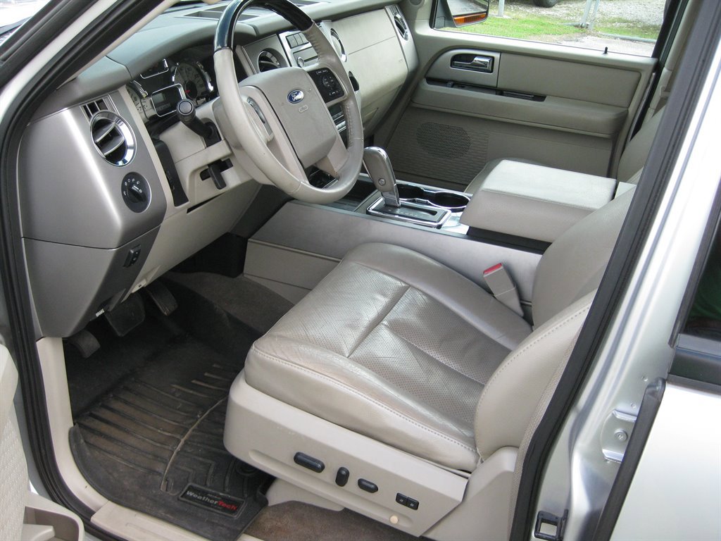 Used 2013 Ford Expedition Limited RWD image 12
