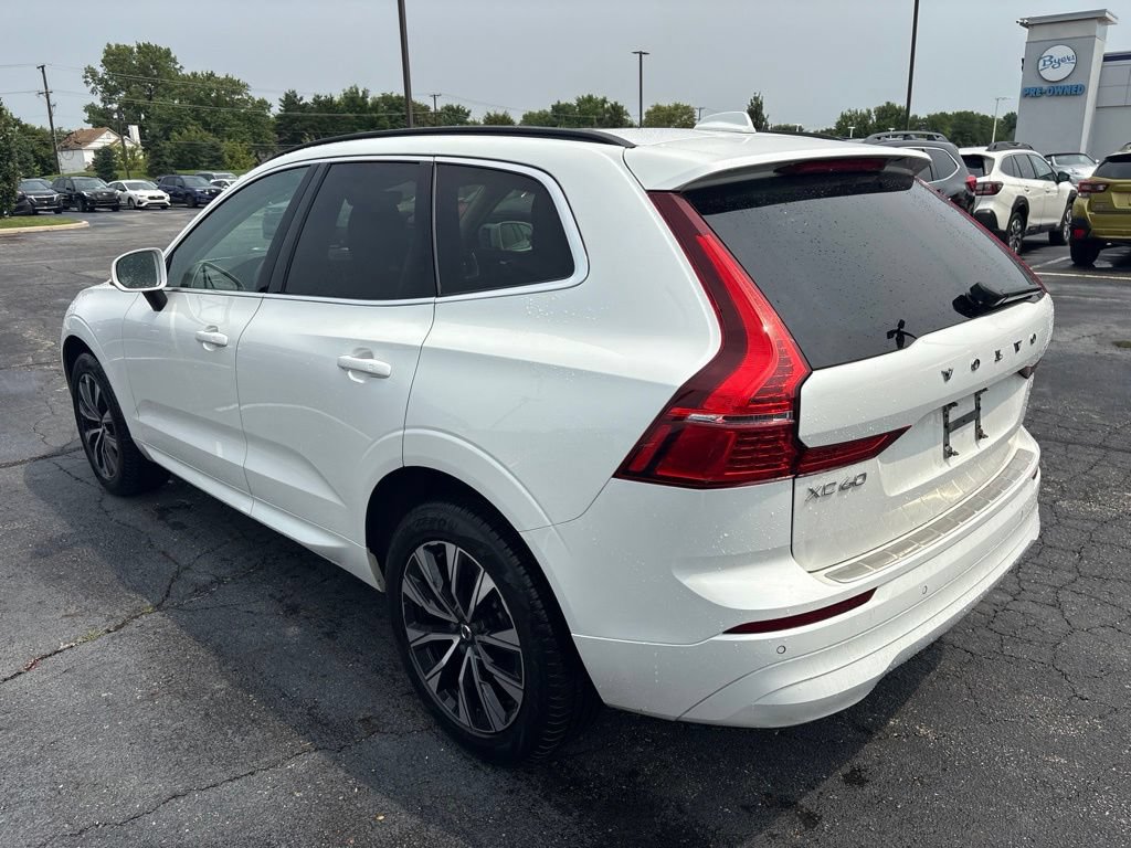 Used 2023 Volvo XC60 B5 Core w/ Climate Package AWD/4WD image 4