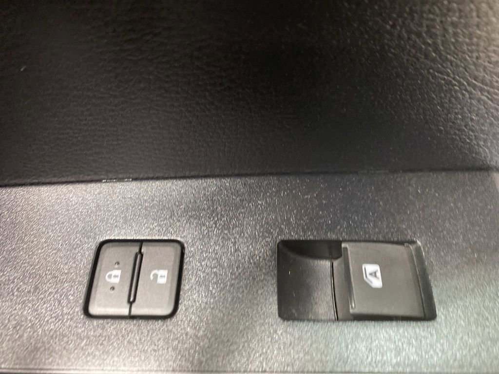 Used 2019 Toyota Tacoma TRD Off-Road AWD/4WD image 18