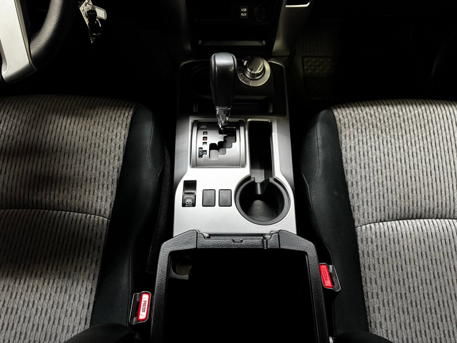 Used 2018 Toyota 4Runner SR5 AWD/4WD image 29