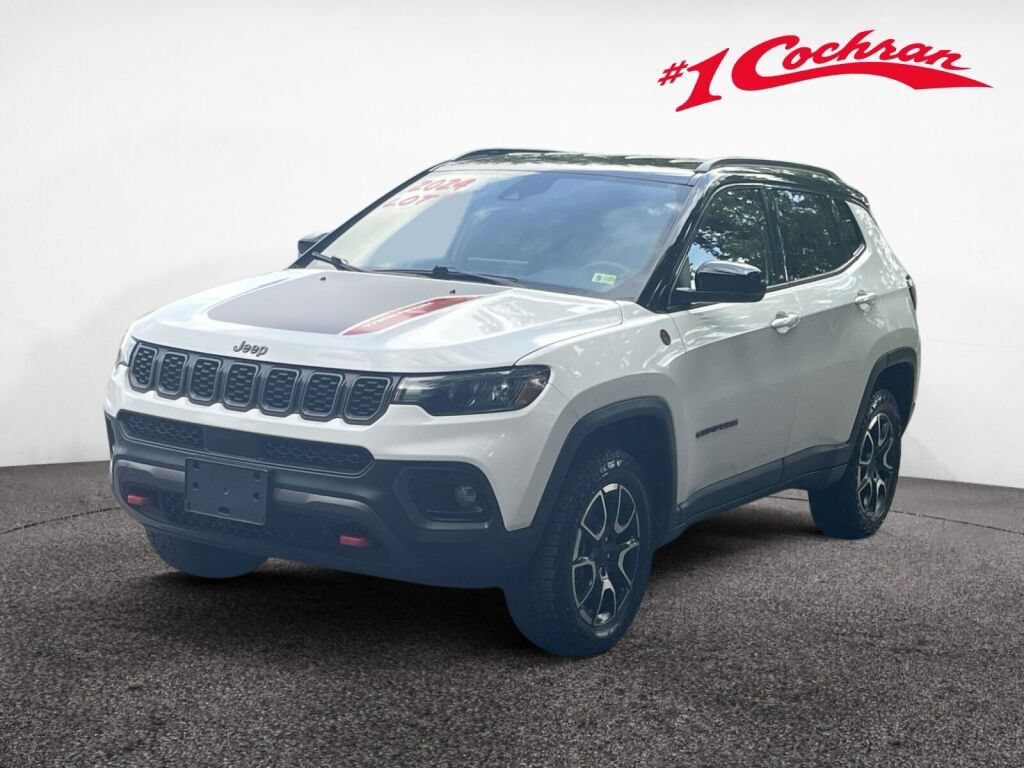 Used 2024 Jeep Compass Trailhawk AWD/4WD image 11