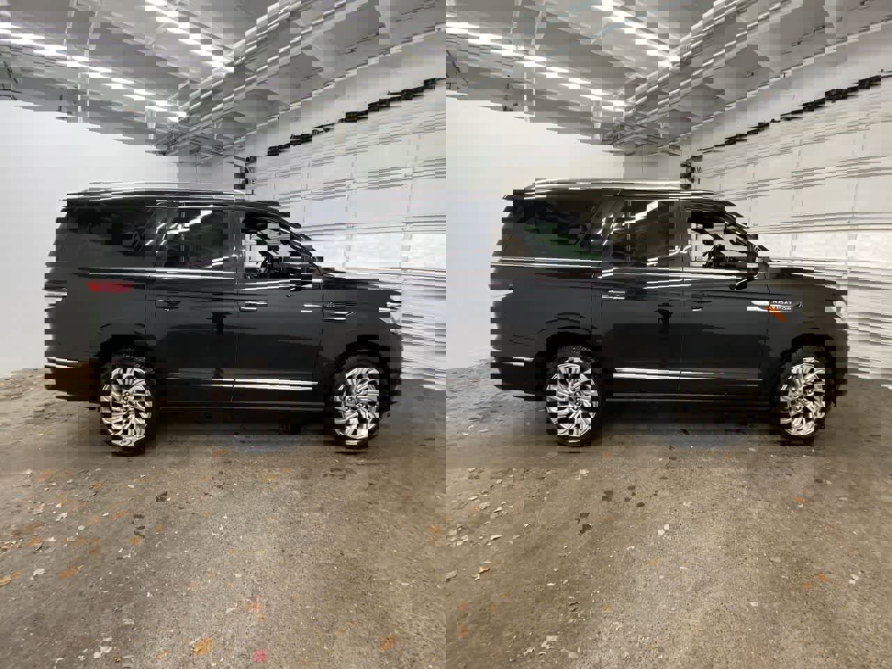 Used 2024 Lincoln Navigator L Premiere image 7