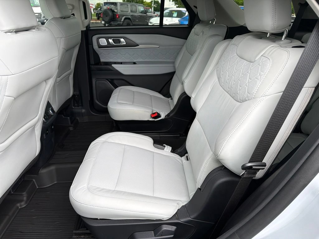 Certified 2025 Ford Explorer Platinum w/ Ultimate Package AWD/4WD image 16