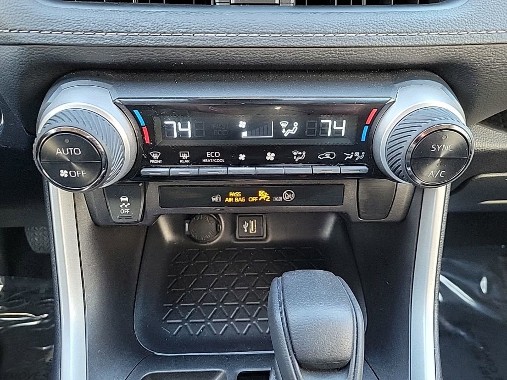 Used 2025 Toyota RAV4 XLE image 21