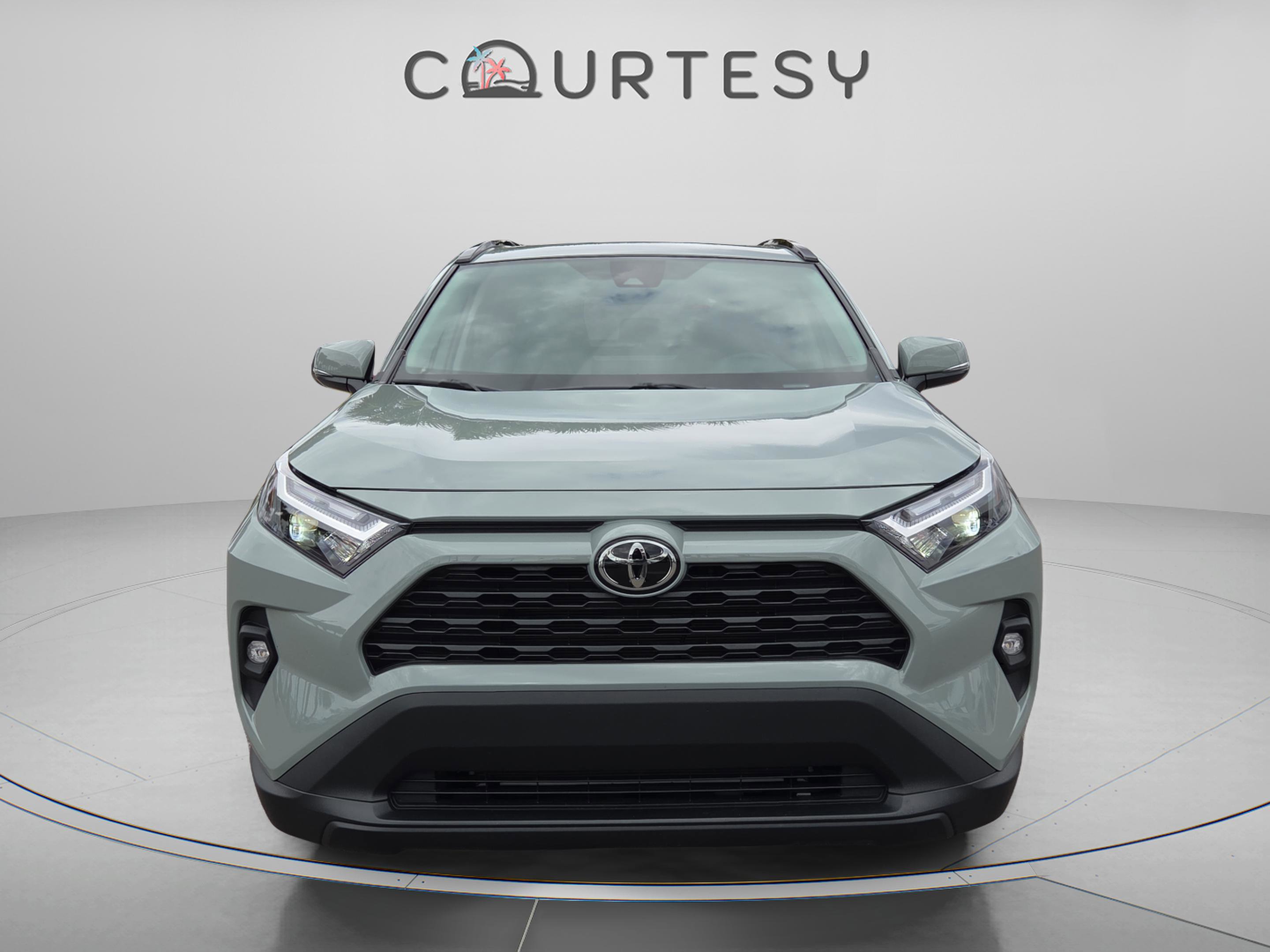 Used 2023 Toyota RAV4 XLE Premium image 9