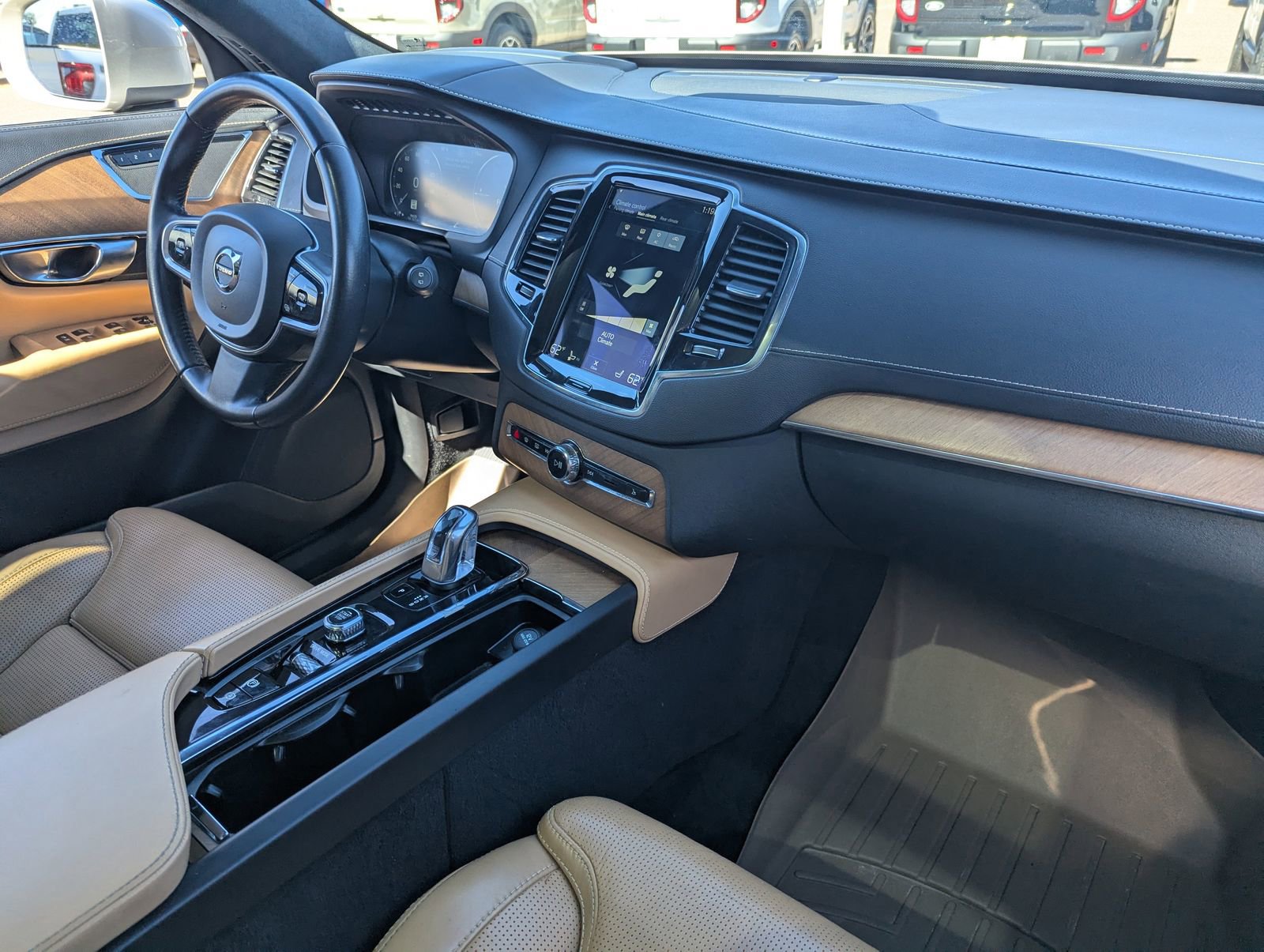 Used 2018 Volvo XC90 T8 Inscription w/ Luxury Package image 12