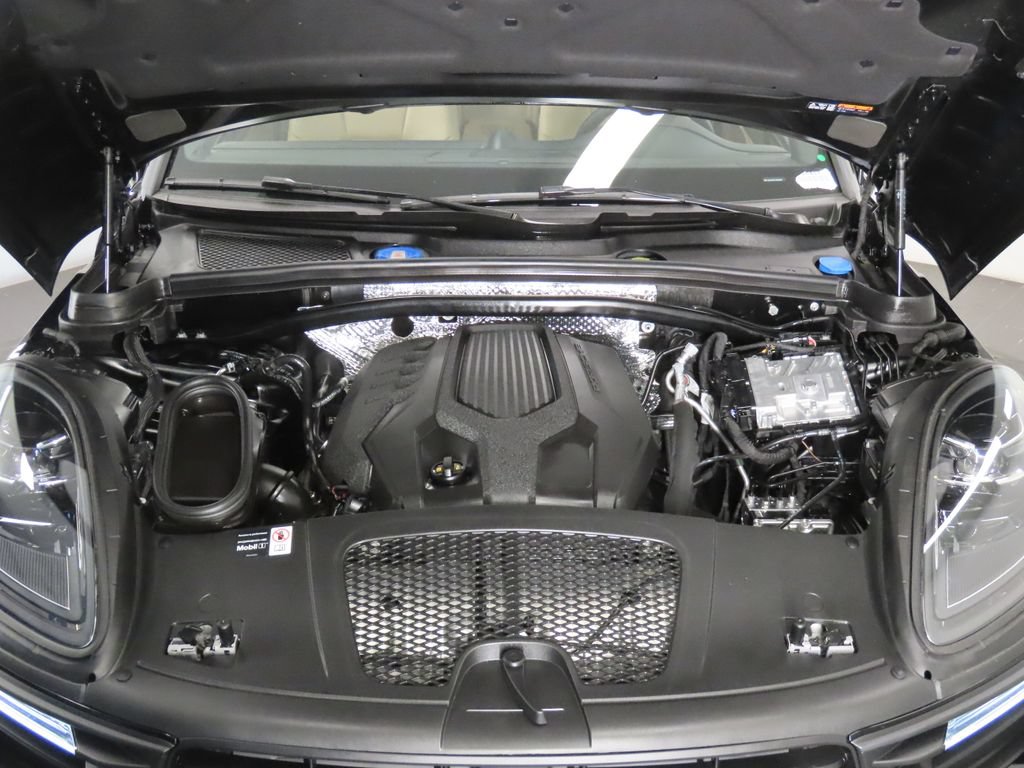 Certified 2026 Porsche Macan AWD/4WD image 50