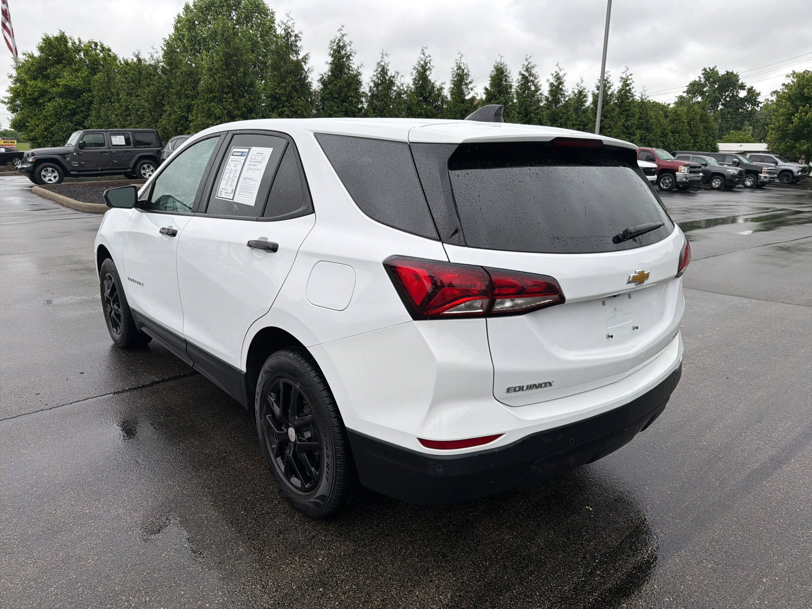 Used 2024 Chevrolet Equinox LS w/ LS Convenience Package AWD/4WD image 3