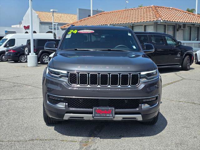 Used 2024 Jeep Wagoneer L Series II w/ Flexible Seating Group AWD/4WD image 2