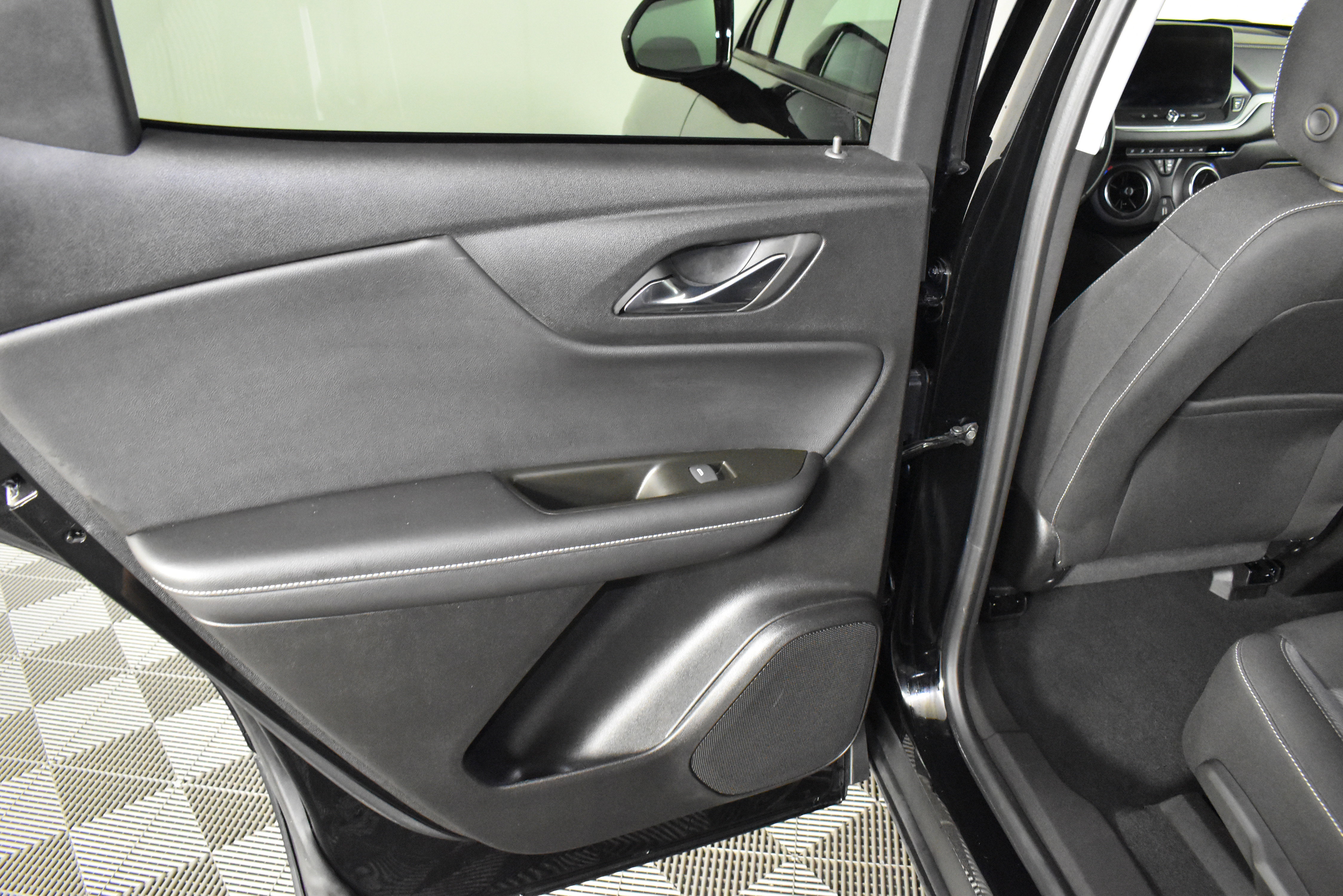 Used 2025 Chevrolet Blazer LT image 48