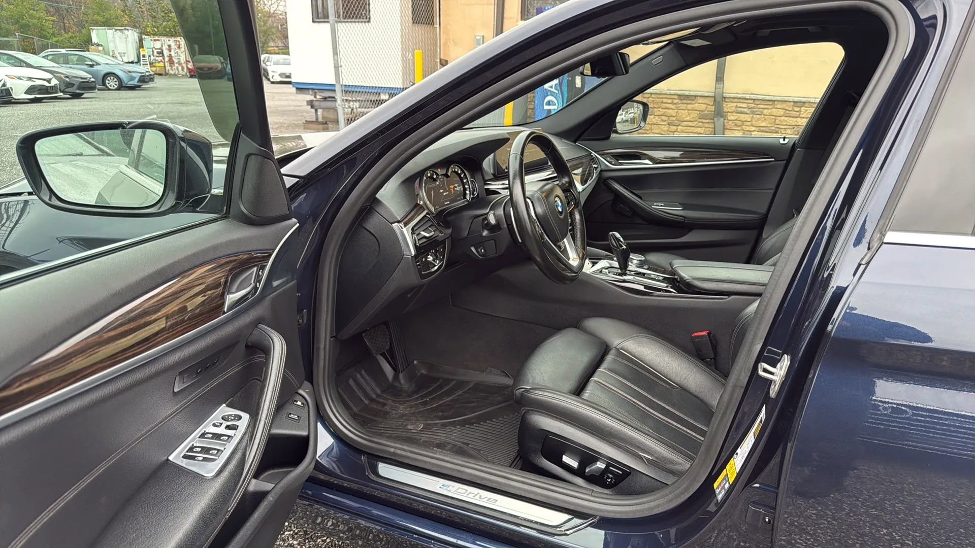 Used 2018 BMW 530e xDrive image 23